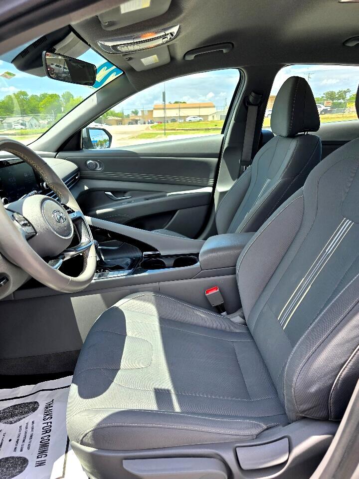 Hyundai Elantra  2022 Hyundai Elantra  2022