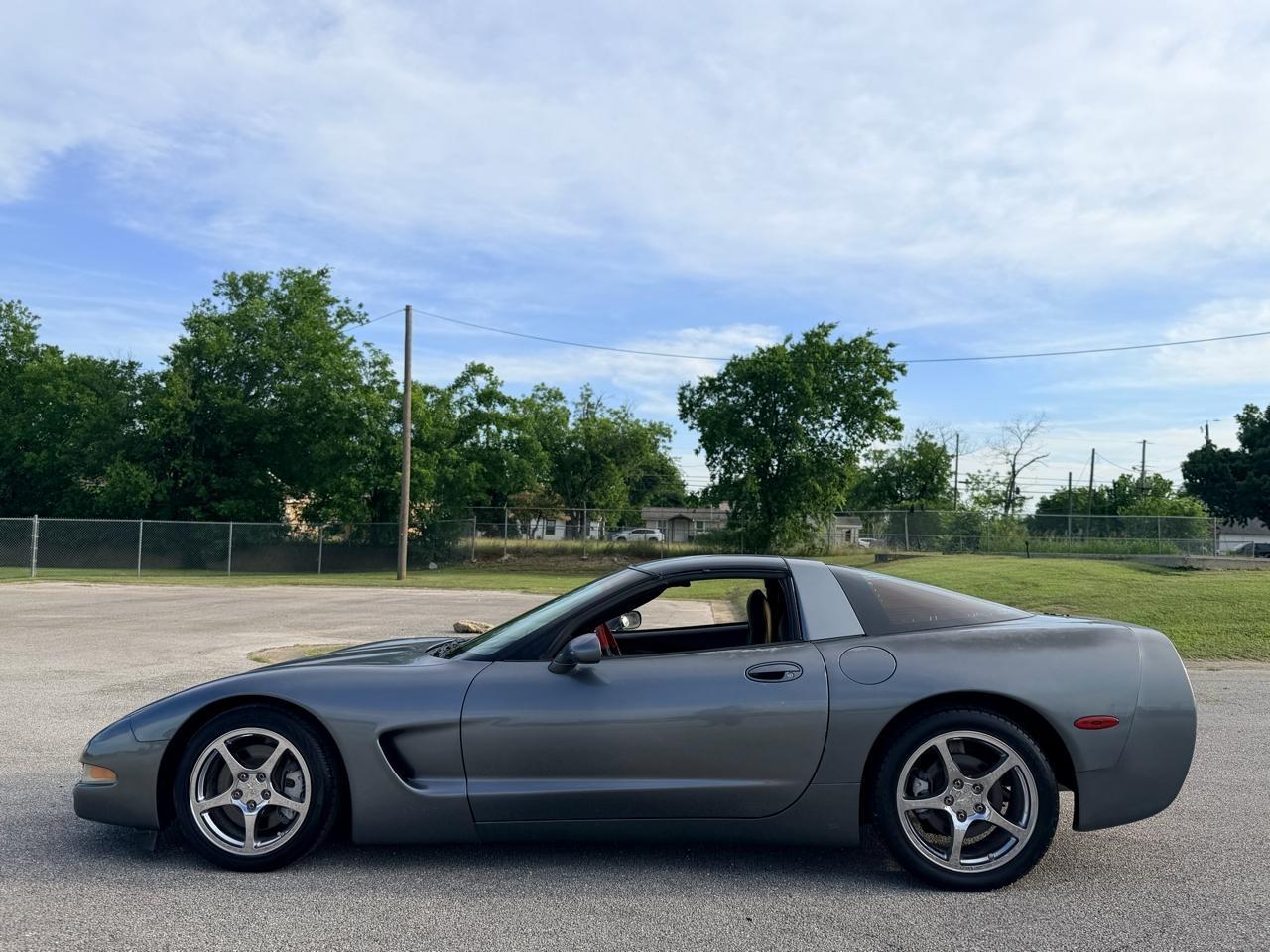 Chevrolet Corvette  2004