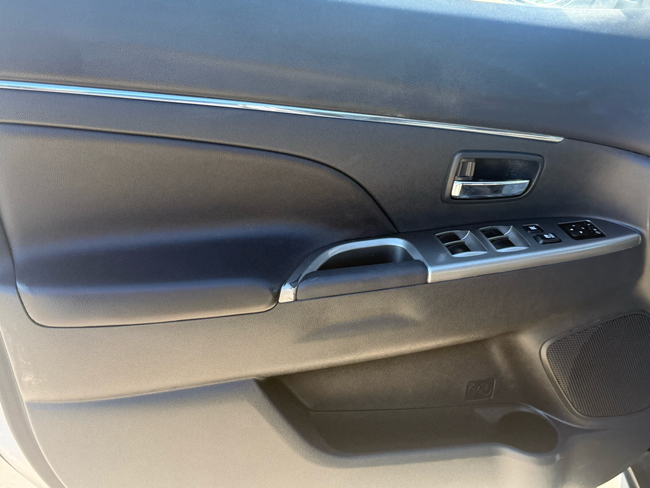 Mitsubishi Outlander Sport  2024