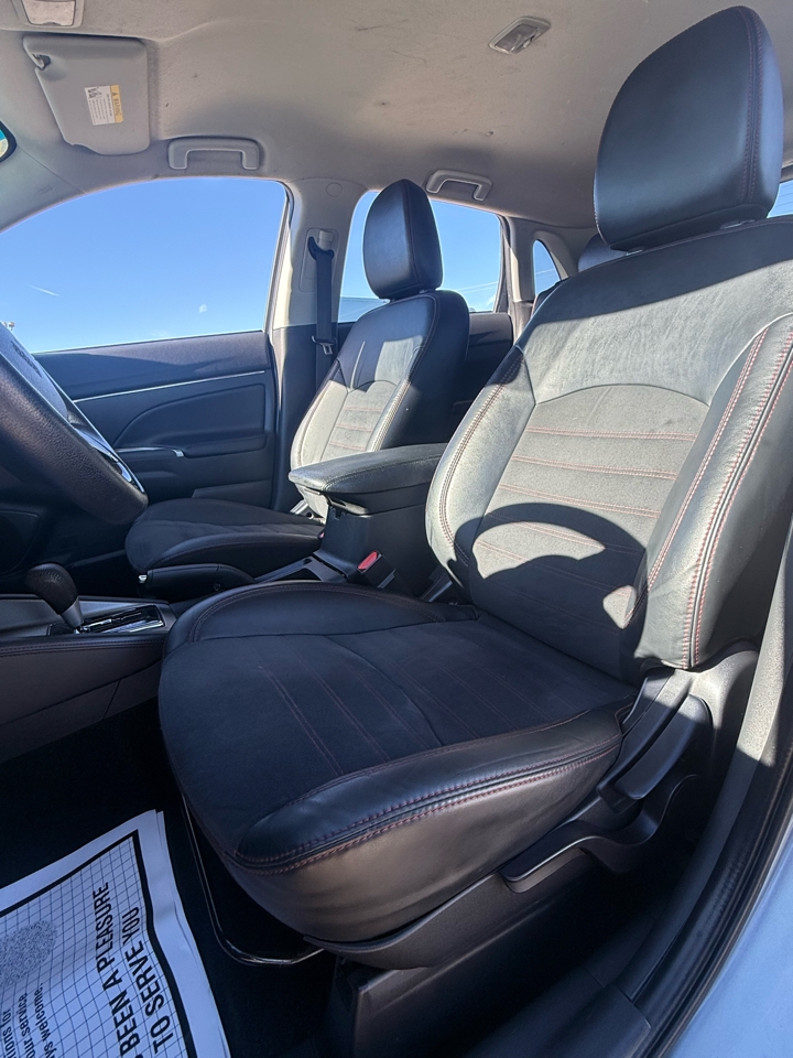 Mitsubishi Outlander Sport  2024