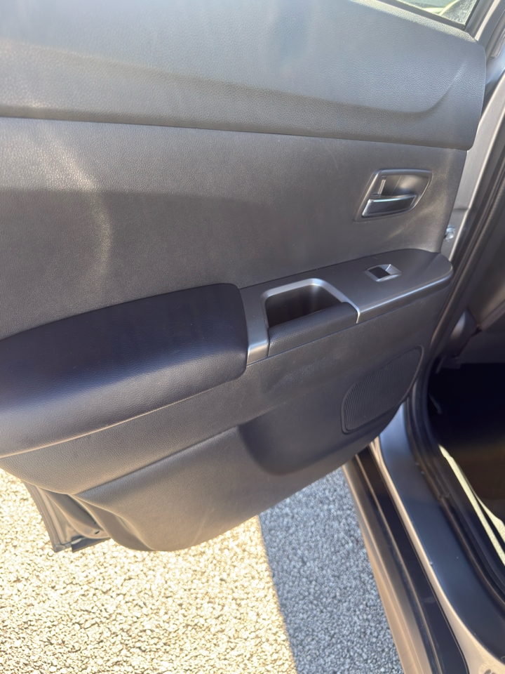 Mitsubishi Outlander Sport  2024