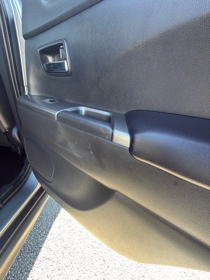 Mitsubishi Outlander Sport  2024