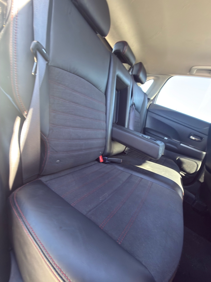 Mitsubishi Outlander Sport  2024