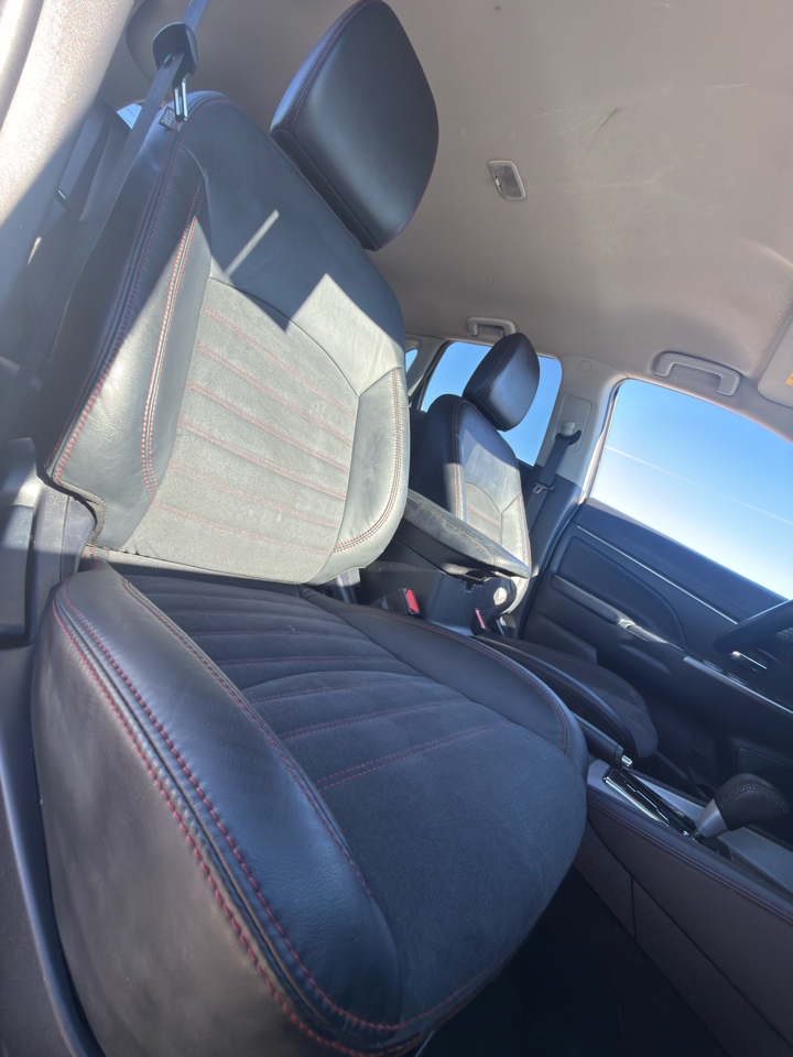 Mitsubishi Outlander Sport  2024