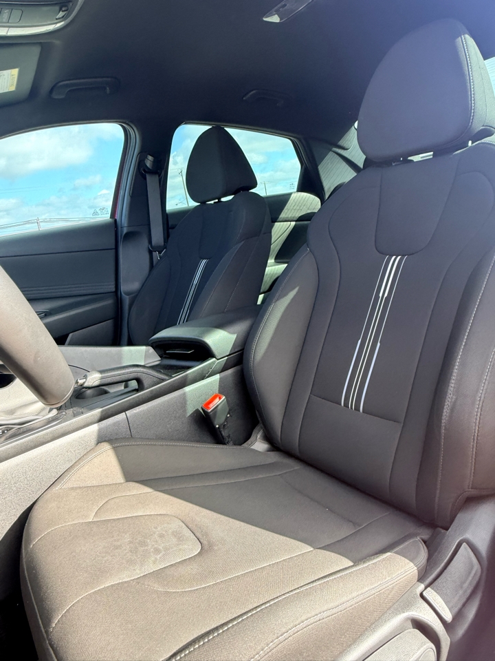 Hyundai Elantra  2025