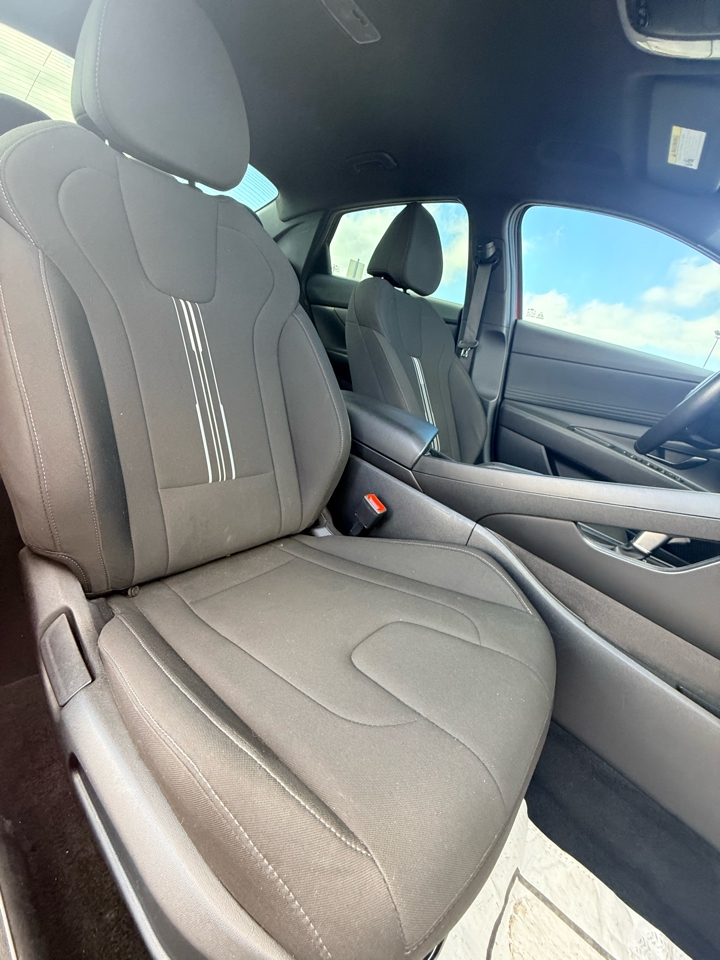 Hyundai Elantra  2025