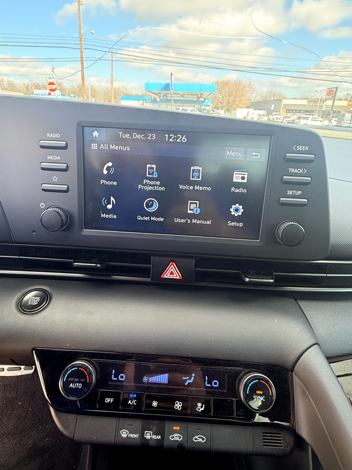 Hyundai Elantra  2025