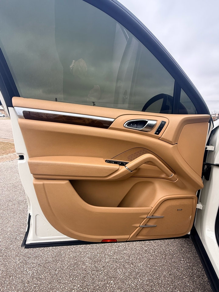 Porsche Cayenne Hybrid  2012