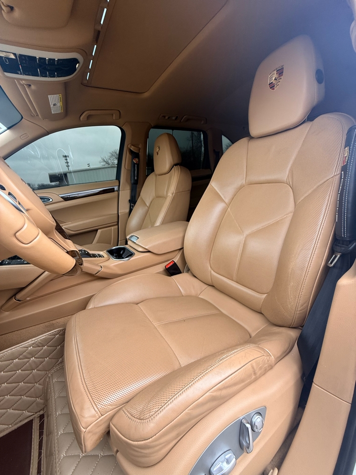 Porsche Cayenne Hybrid  2012