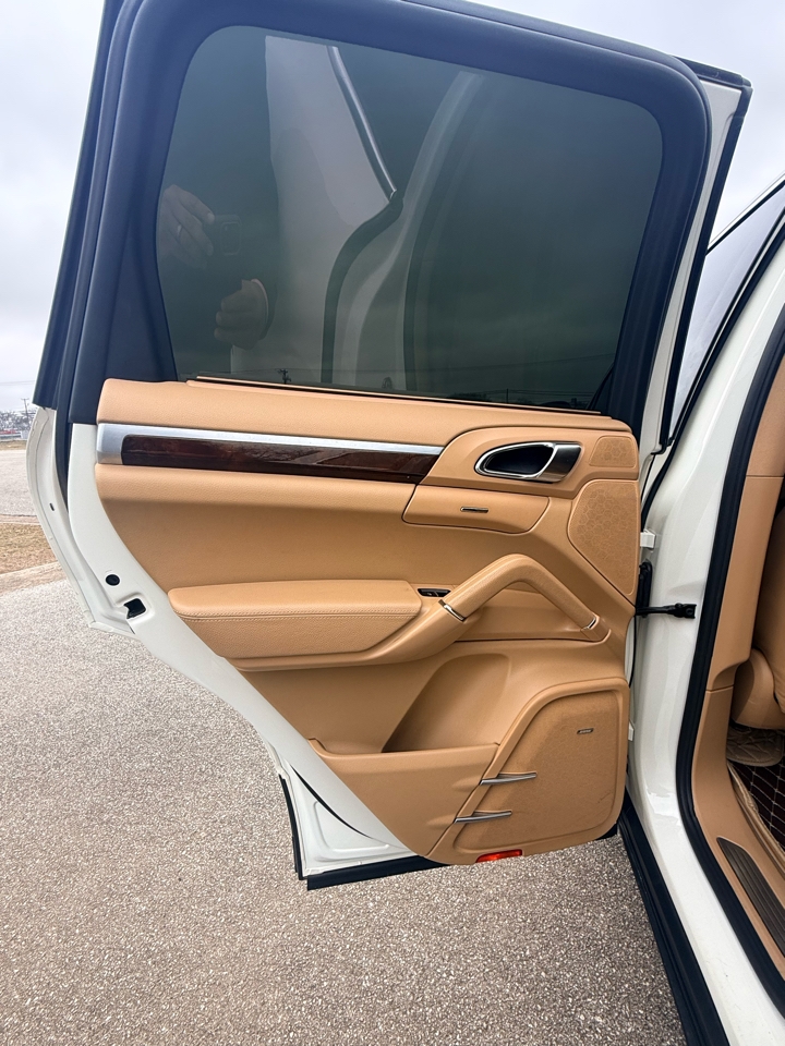 Porsche Cayenne Hybrid  2012