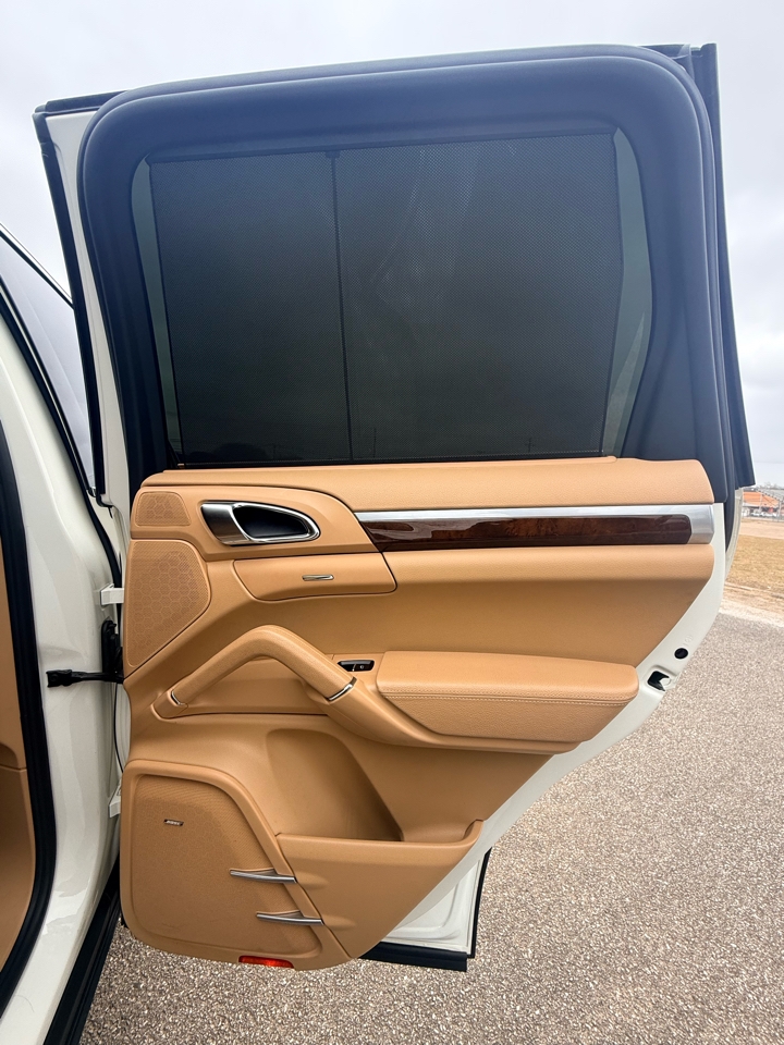 Porsche Cayenne Hybrid  2012