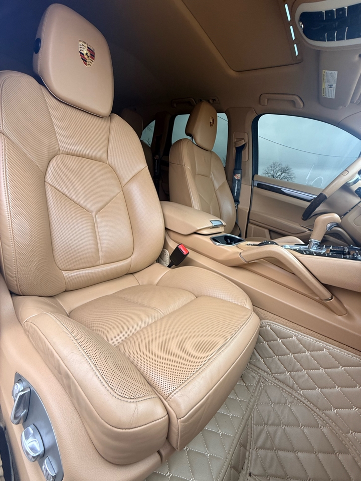 Porsche Cayenne Hybrid  2012