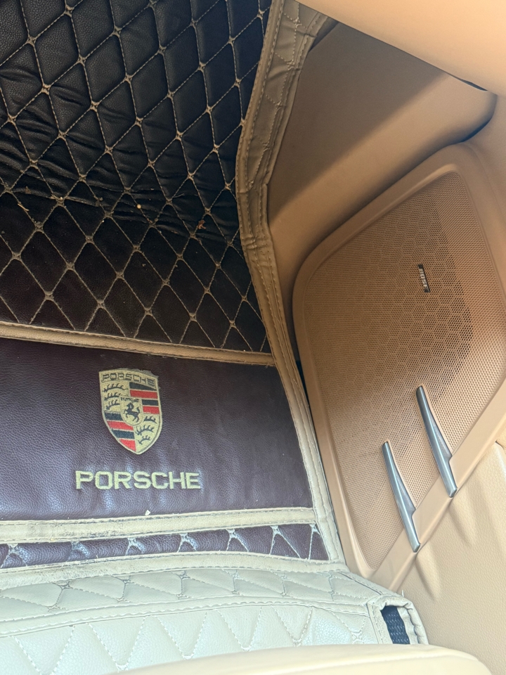 Porsche Cayenne Hybrid  2012