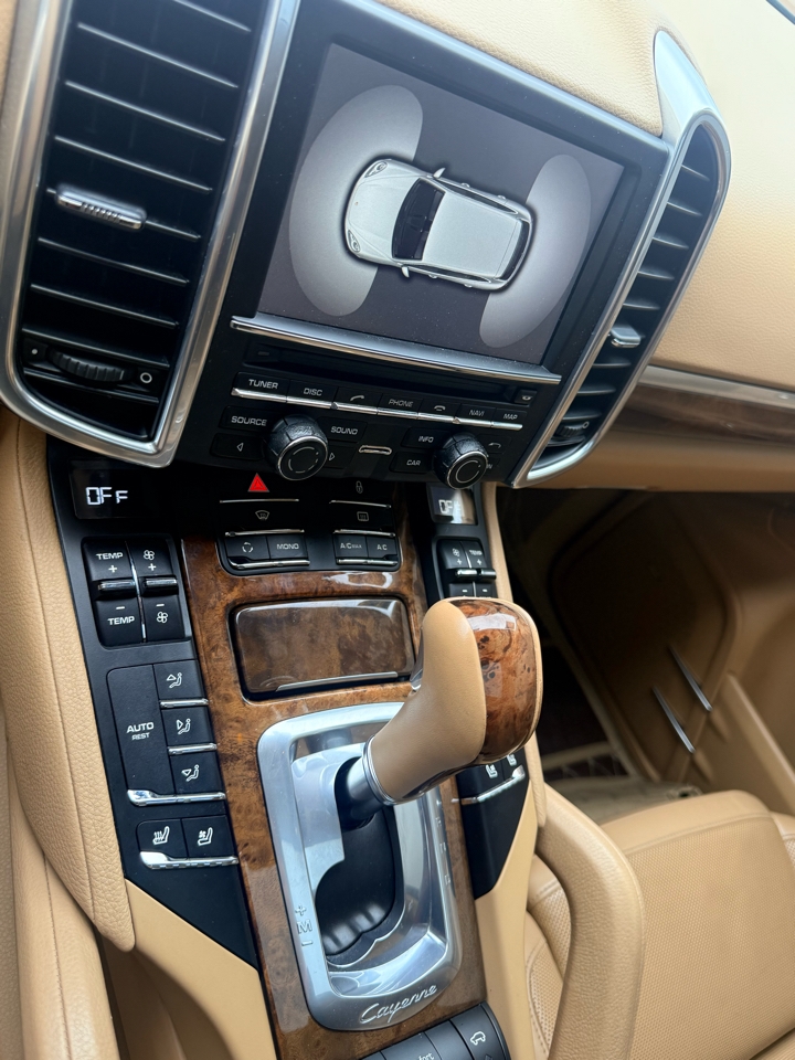 Porsche Cayenne Hybrid  2012