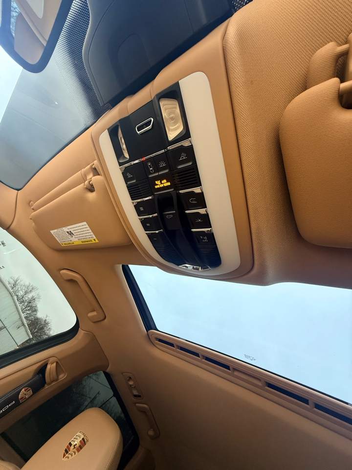 Porsche Cayenne Hybrid  2012