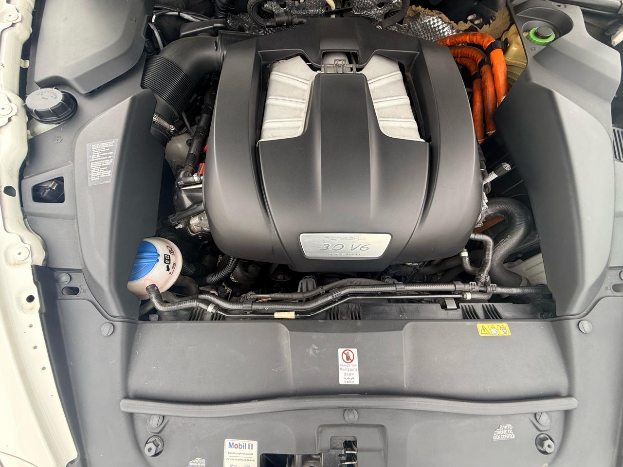 Porsche Cayenne Hybrid  2012