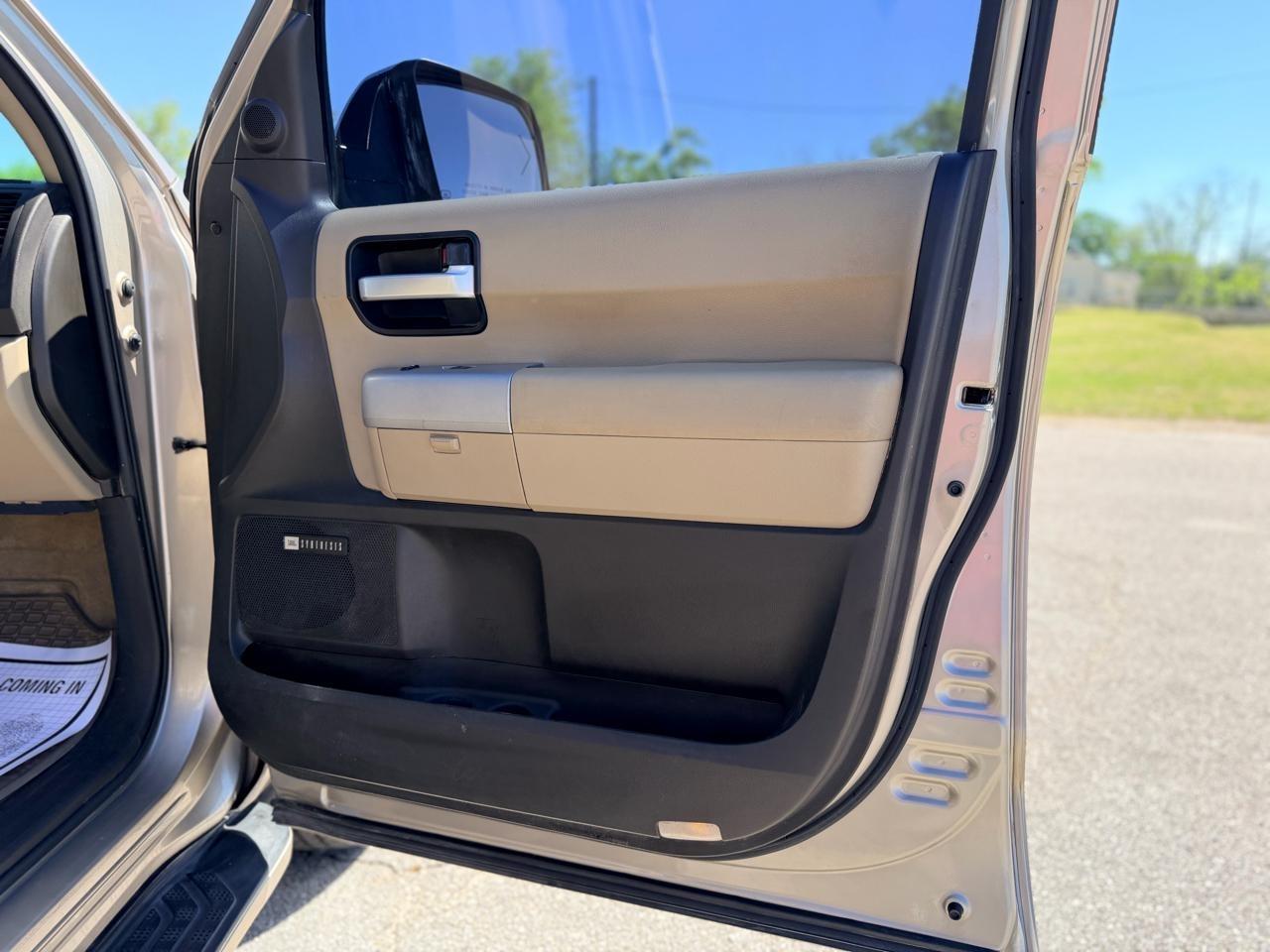 Toyota Sequoia  2008