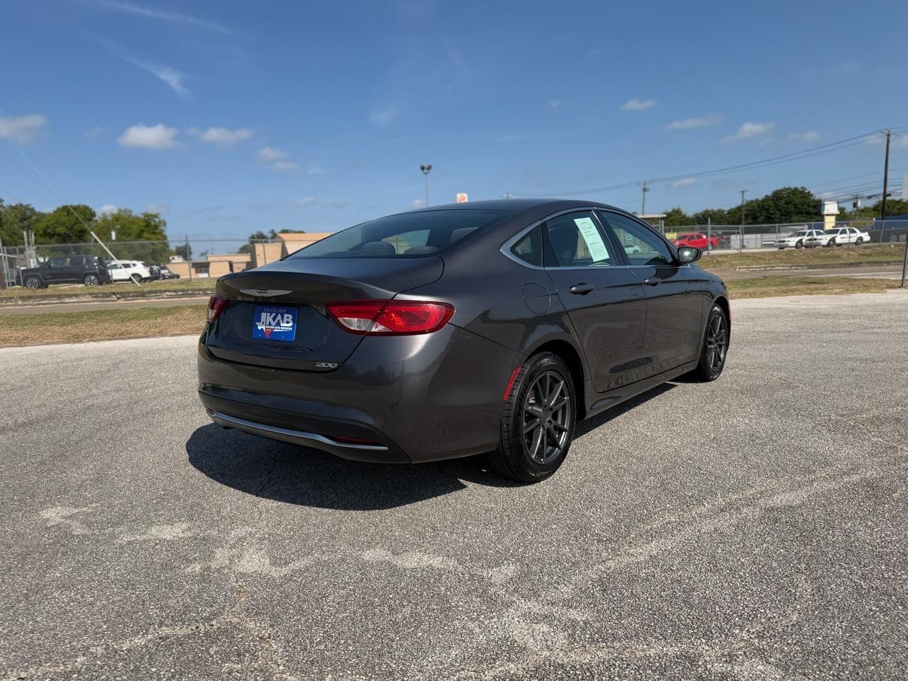Chrysler 200  2015