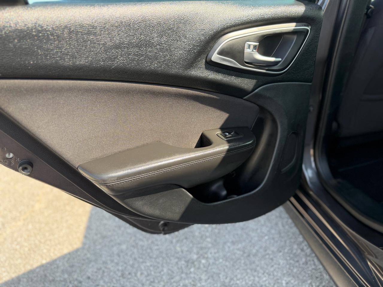 Chrysler 200  2015