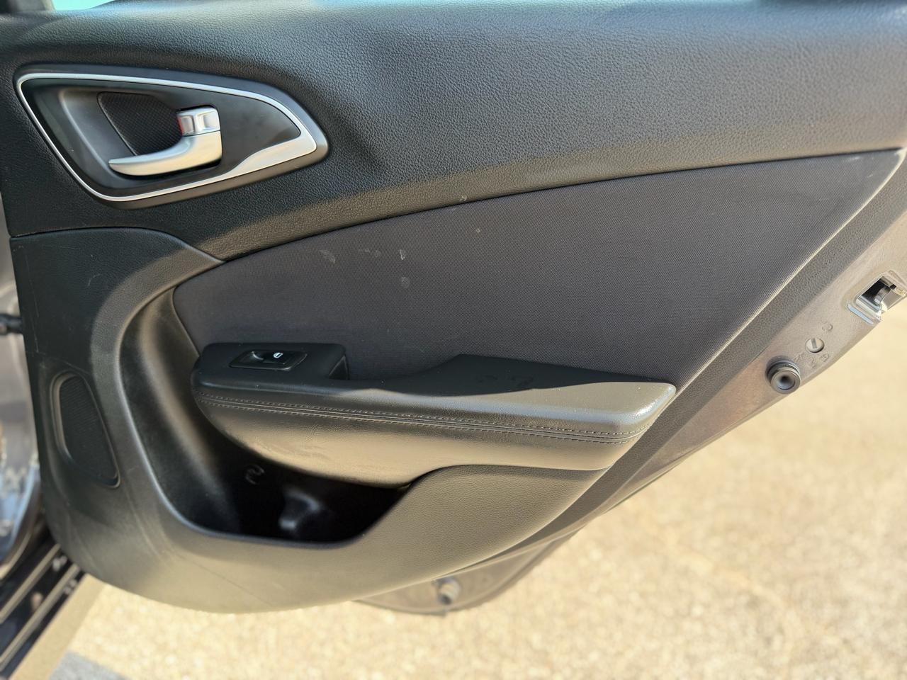 Chrysler 200  2015