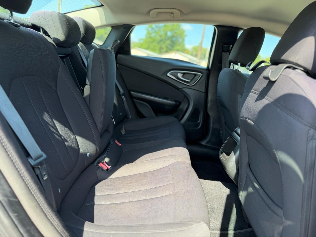 Chrysler 200  2015