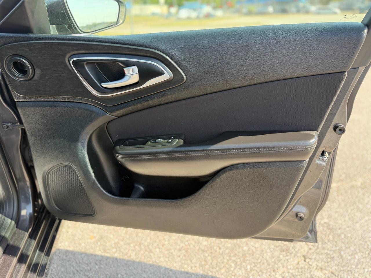 Chrysler 200  2015