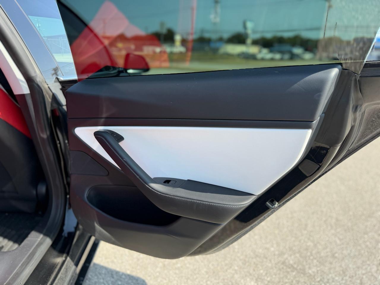 Tesla Model 3  2020