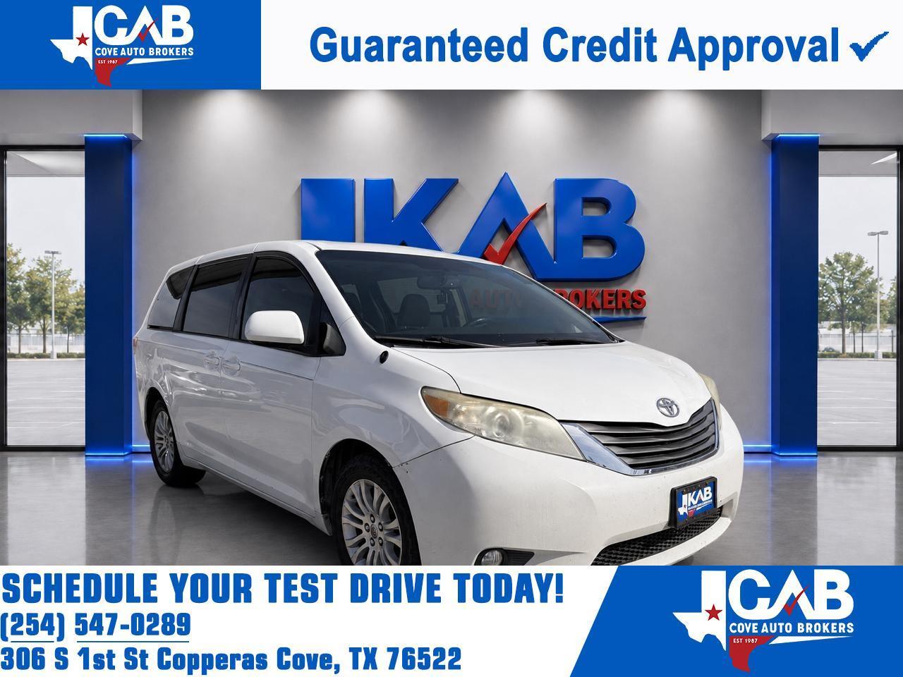 2013 Toyota Sienna XLE 8-PASSENGER
