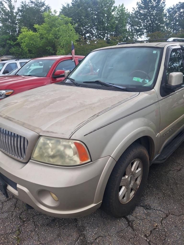2004 Lincoln Navigator Luxury 4x2's photo