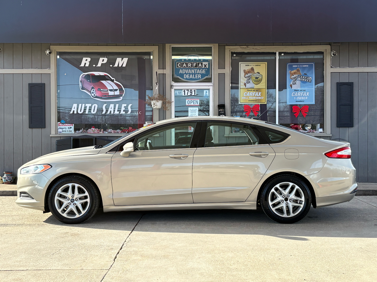 2016 Ford Fusion SE's photo