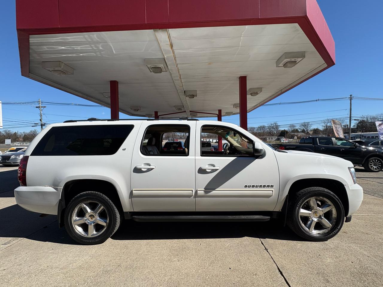 Chevrolet Suburban LT 1500 4WD 2012