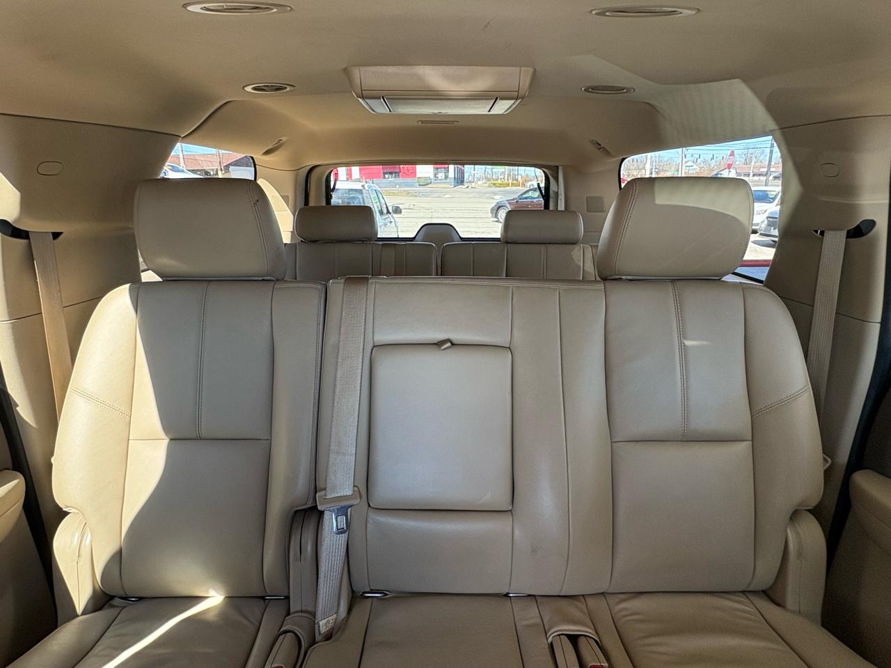 Chevrolet Suburban LT 1500 4WD 2012