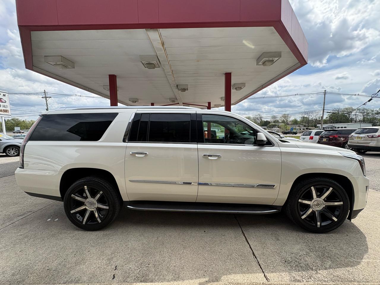 Cadillac Escalade ESV Luxury 4WD 2015