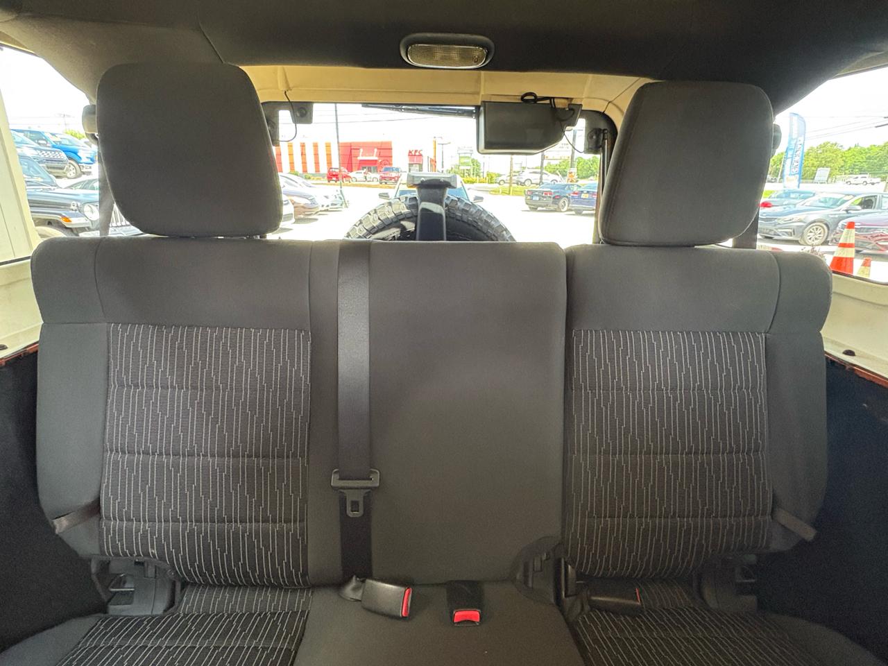 Jeep Wrangler Unlimited Sahara 4WD 2011
