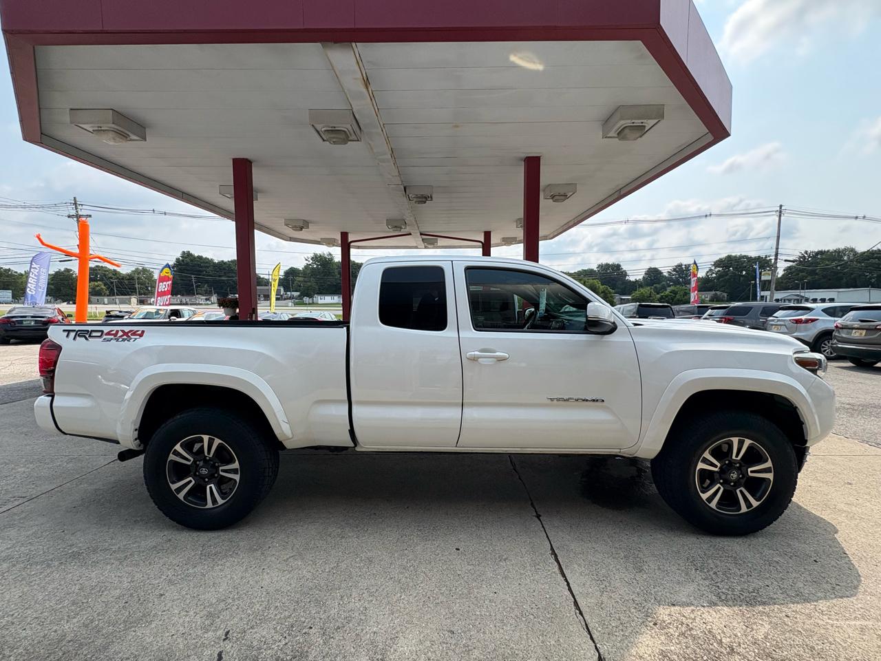 Toyota Tacoma SR5 Access Cab V6 6AT 4WD 2018