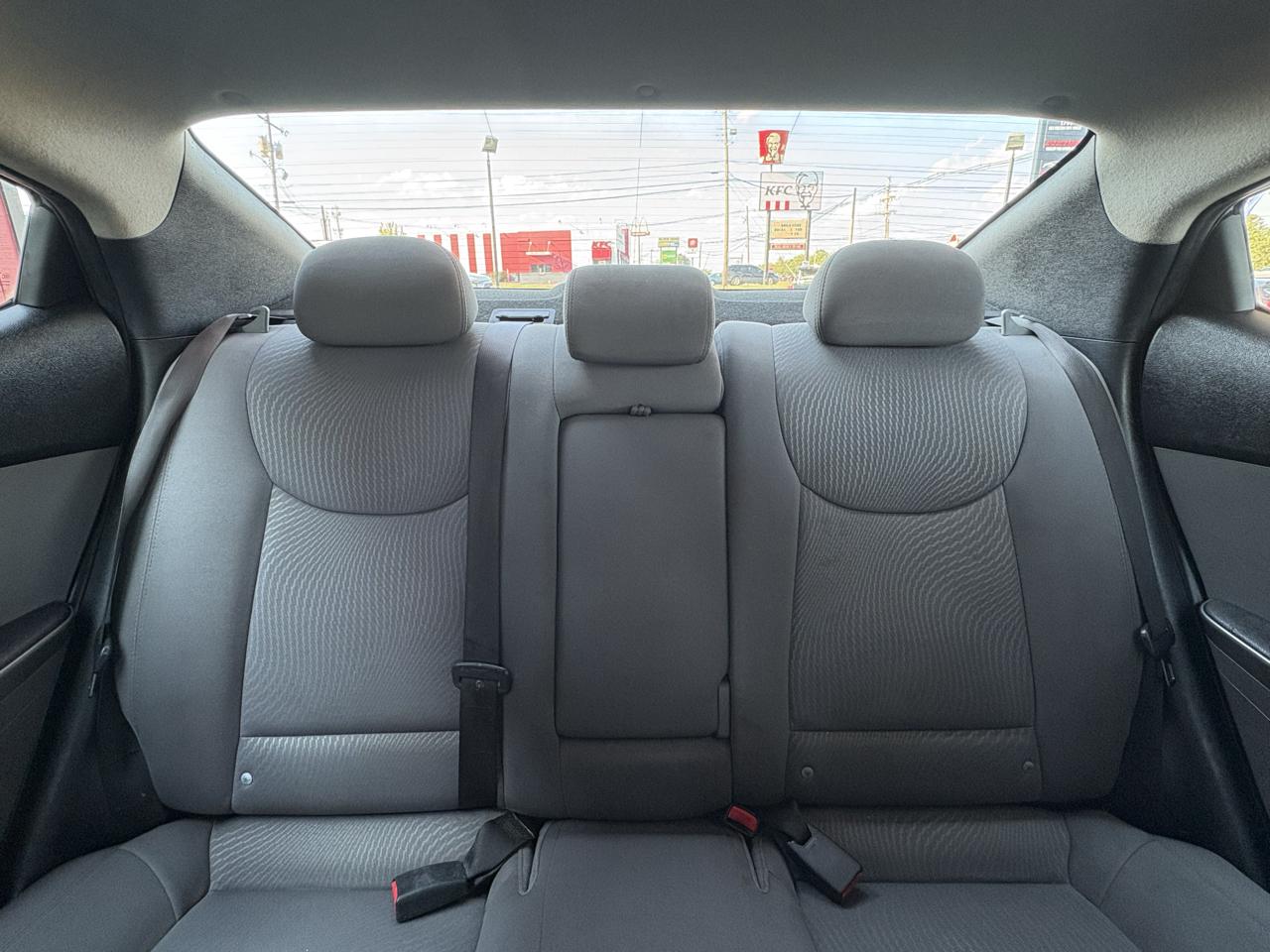 Hyundai Elantra SE 6AT 2015