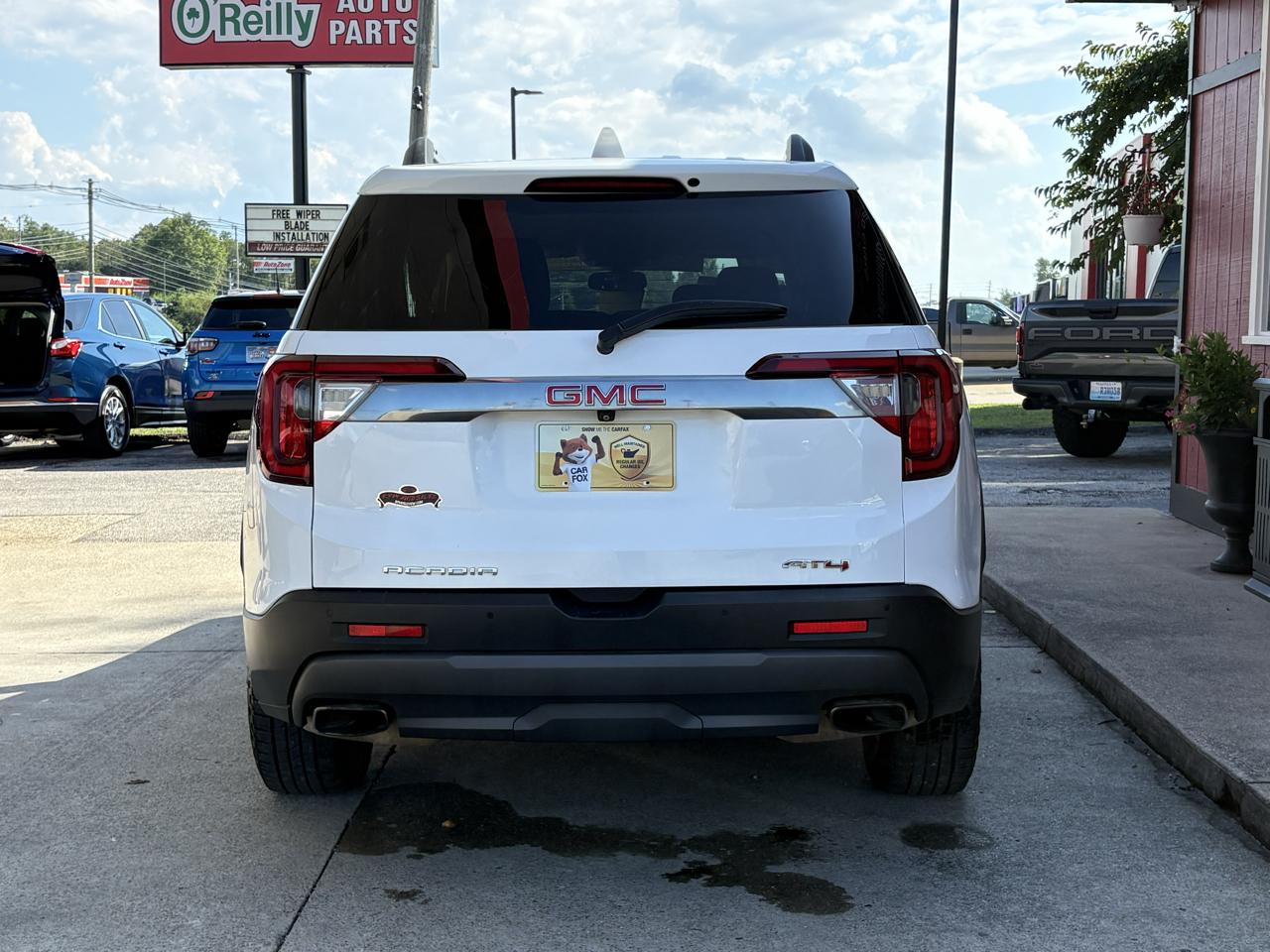 GMC Acadia photo 2