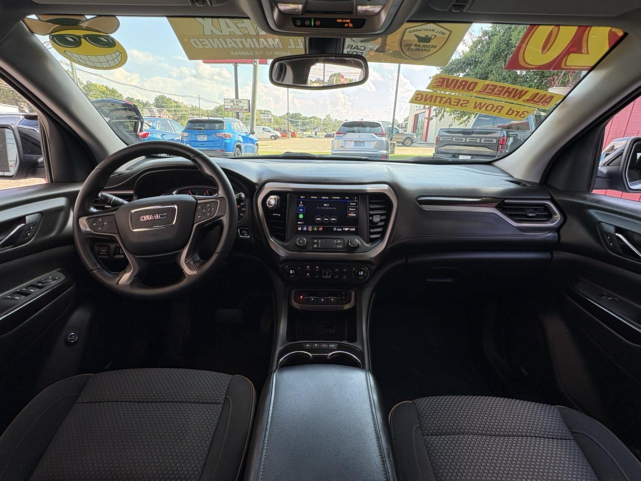 GMC Acadia photo 3