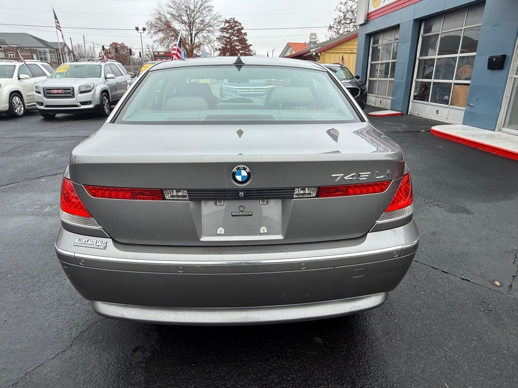BMW 7-Series  2004