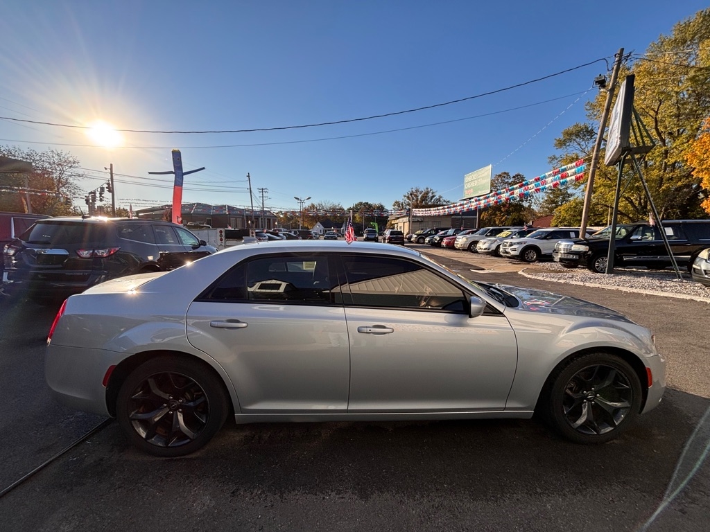 Chrysler 300 S V6 RWD 2021