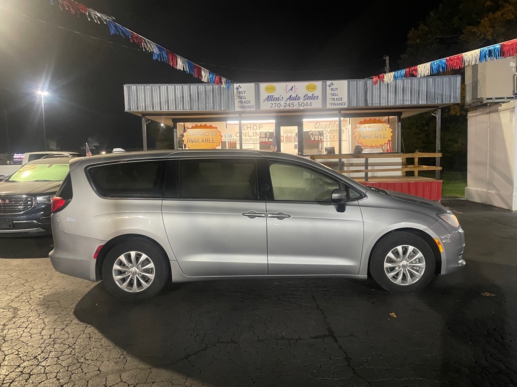 Chrysler Pacifica LX 2018