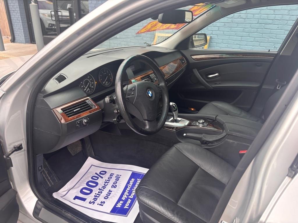 BMW 5-Series 528xi 2009