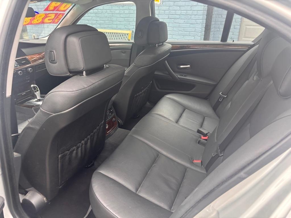BMW 5-Series 528xi 2009