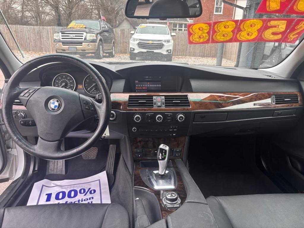 BMW 5-Series 528xi 2009