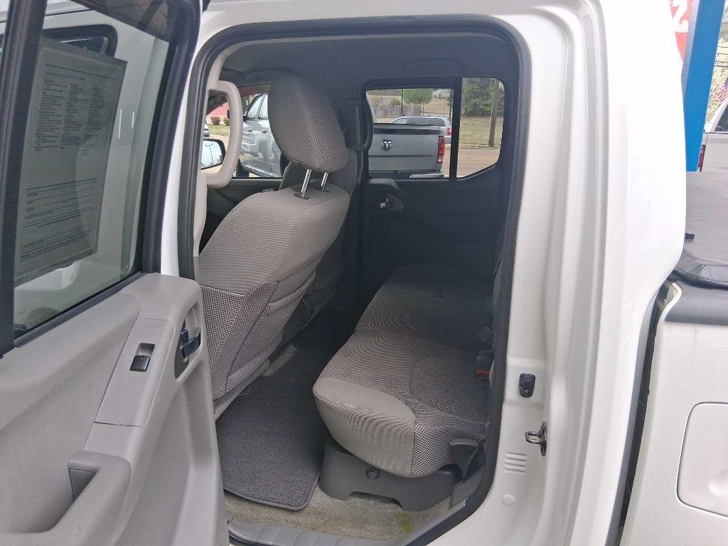 Nissan Frontier S Crew Cab 6MT 4WD 2015
