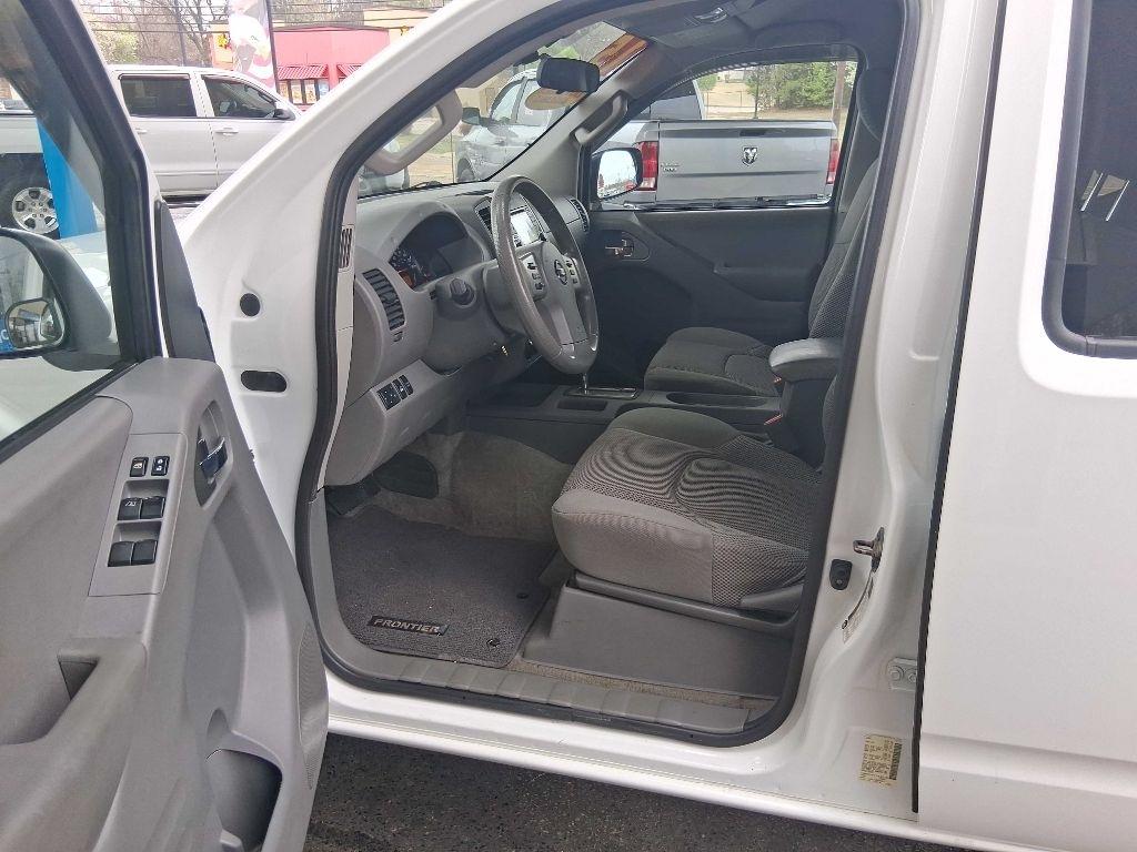 Nissan Frontier S Crew Cab 6MT 4WD 2015