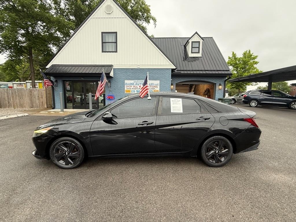 Hyundai Elantra  2022