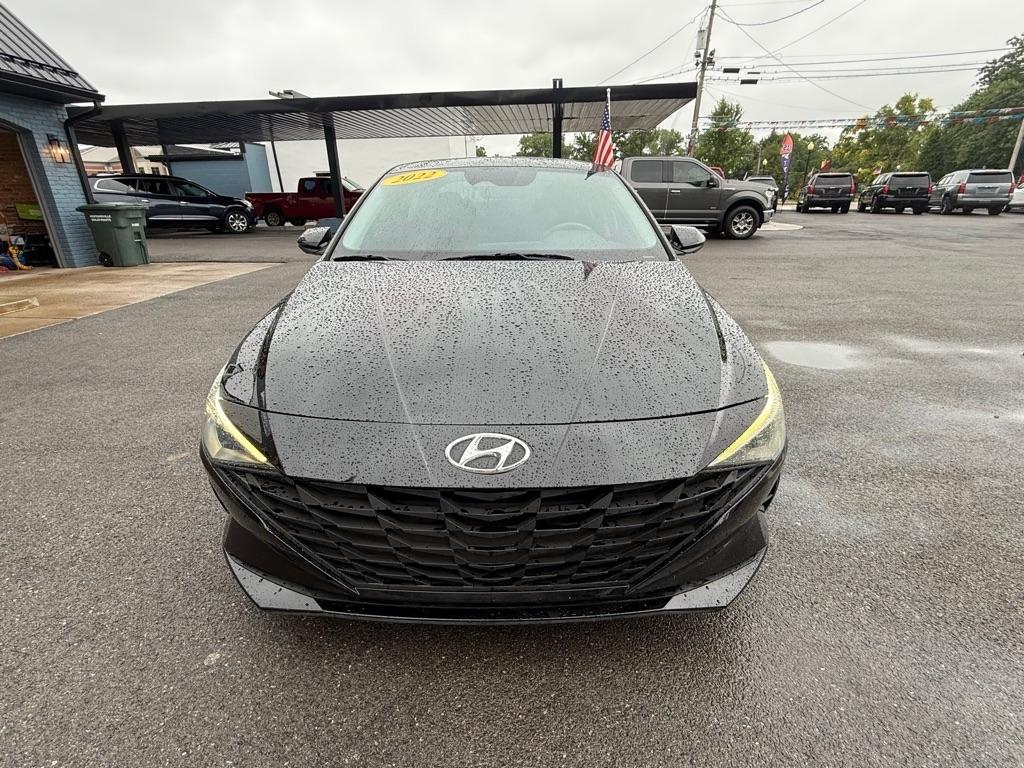 Hyundai Elantra  2022