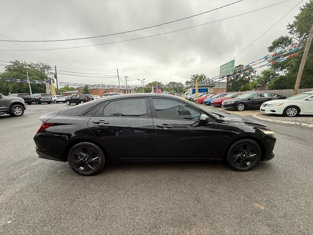 Hyundai Elantra  2022