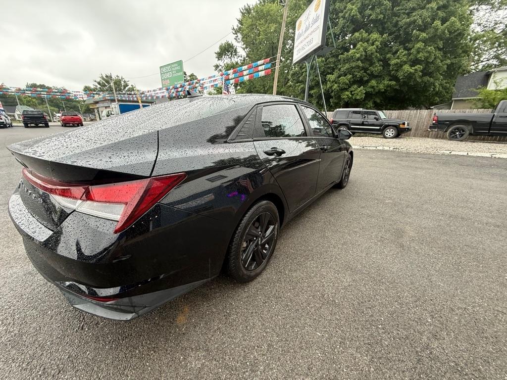 Hyundai Elantra  2022